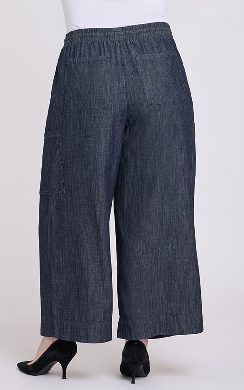 Womens Whitney Pull On Cargo Crop product photo.