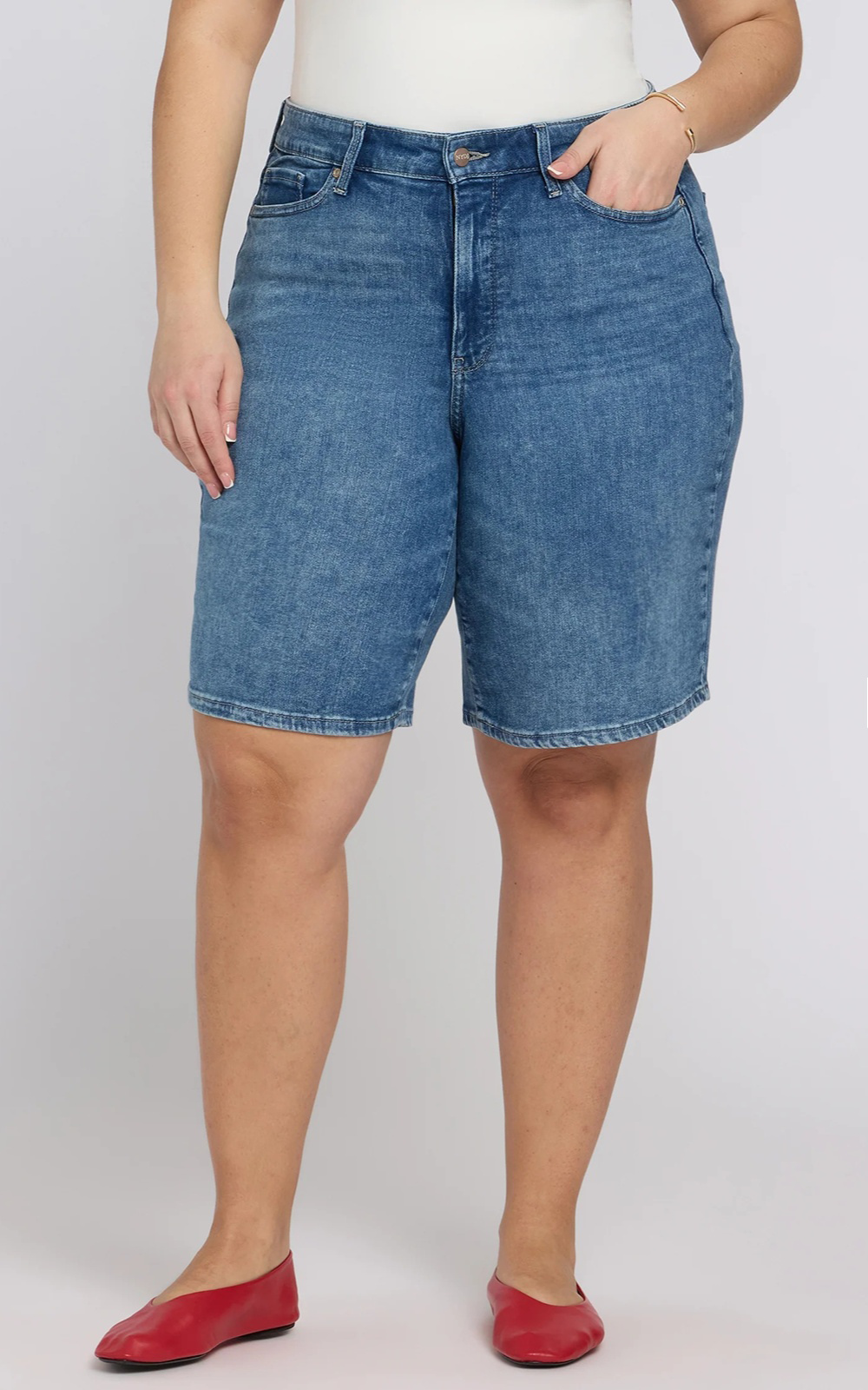 Womens Lilly Shorts product photo.