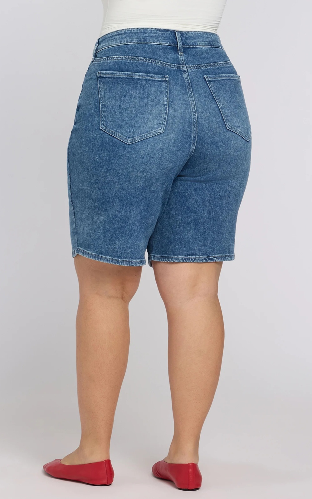 Womens Lilly Shorts product photo.