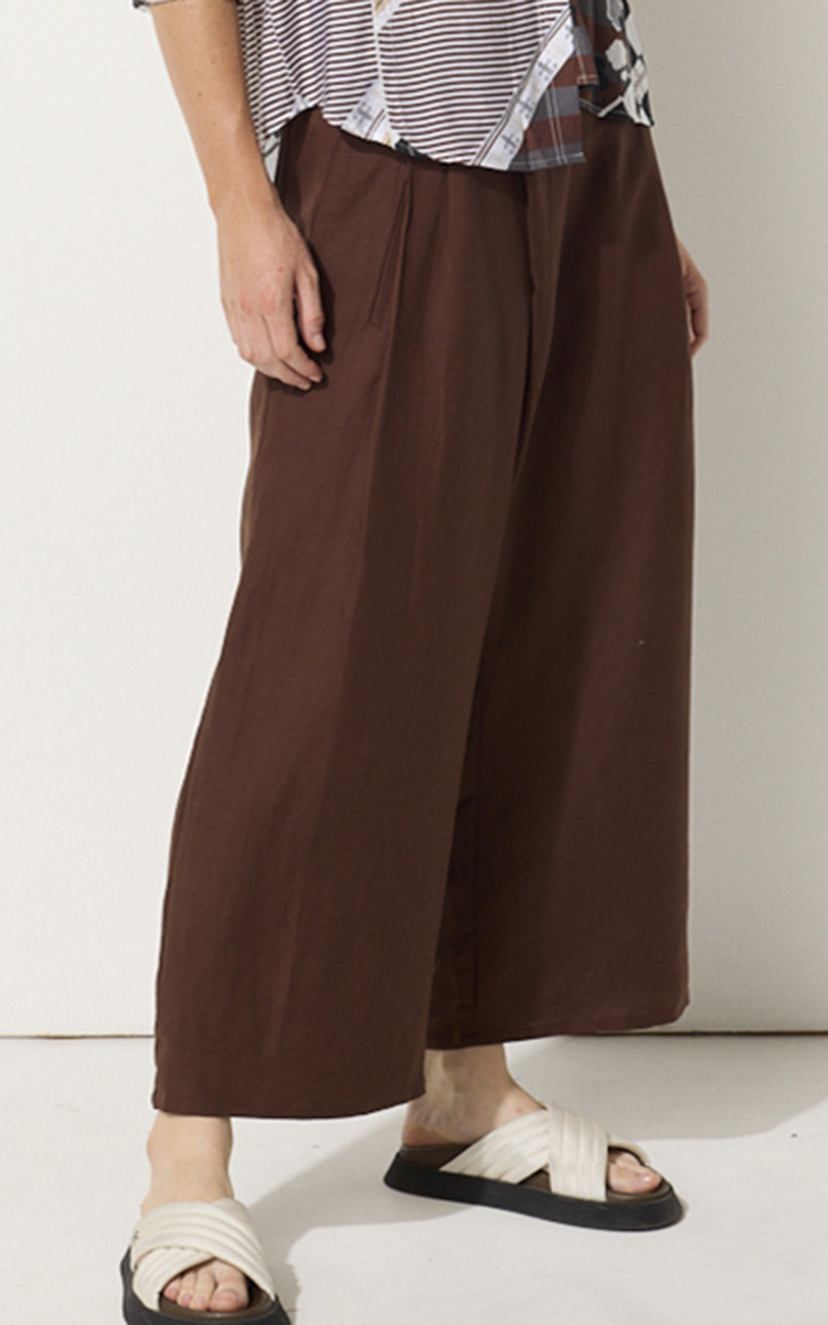 Essential Linen Wrap Pant product photo.