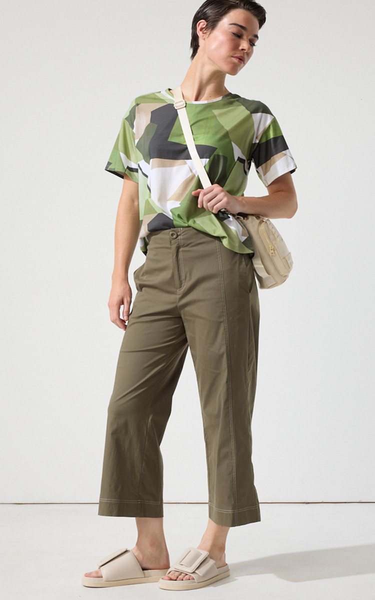 Essential Wide Leg Pant product photo.