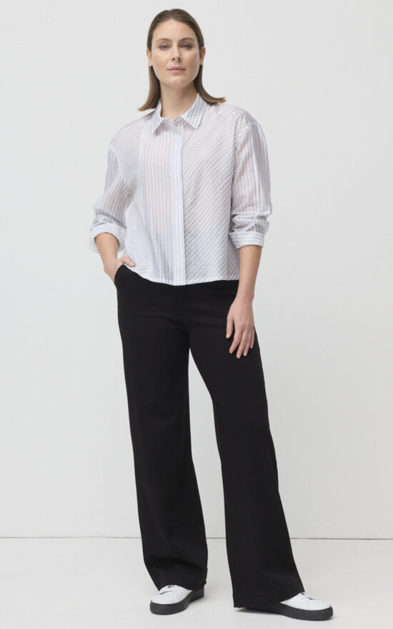 Stretch Tech Wide Leg Pant product photo.