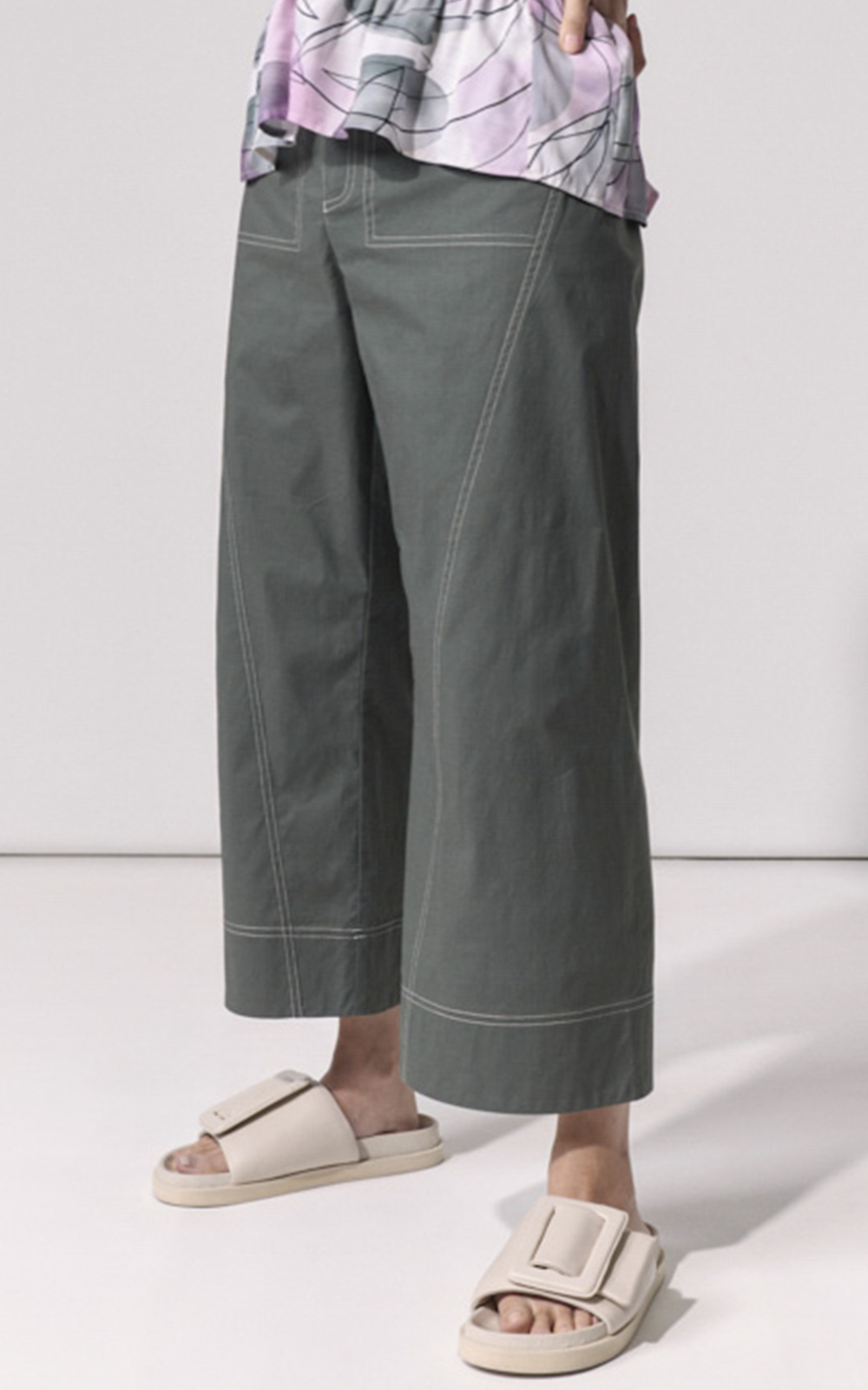 Essential Wide Leg Pant product photo.
