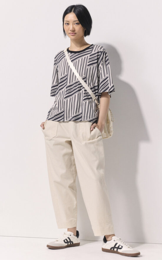 Comfort Linen Cargo Pant product photo.