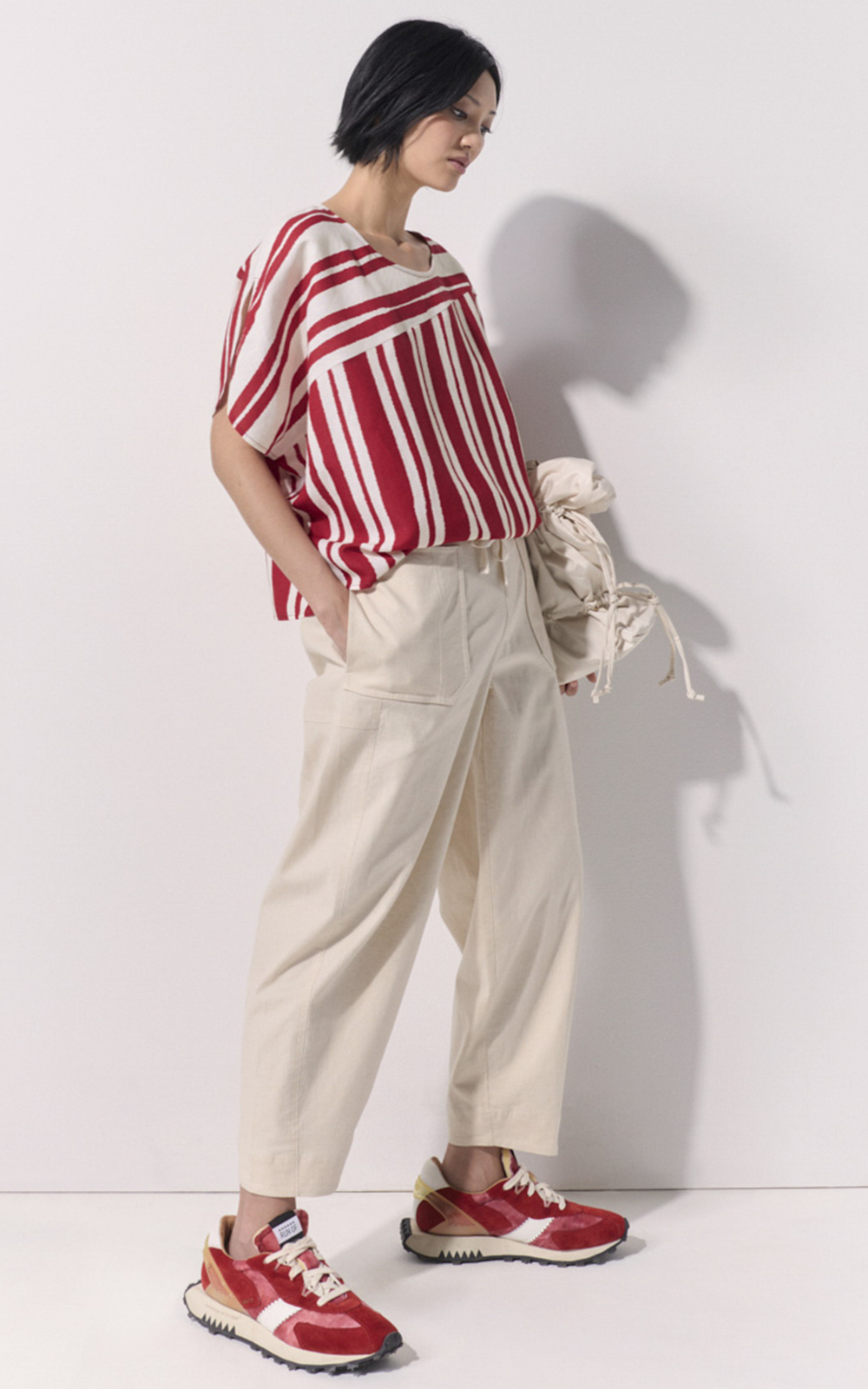 Comfort Linen Cargo Pant product photo.