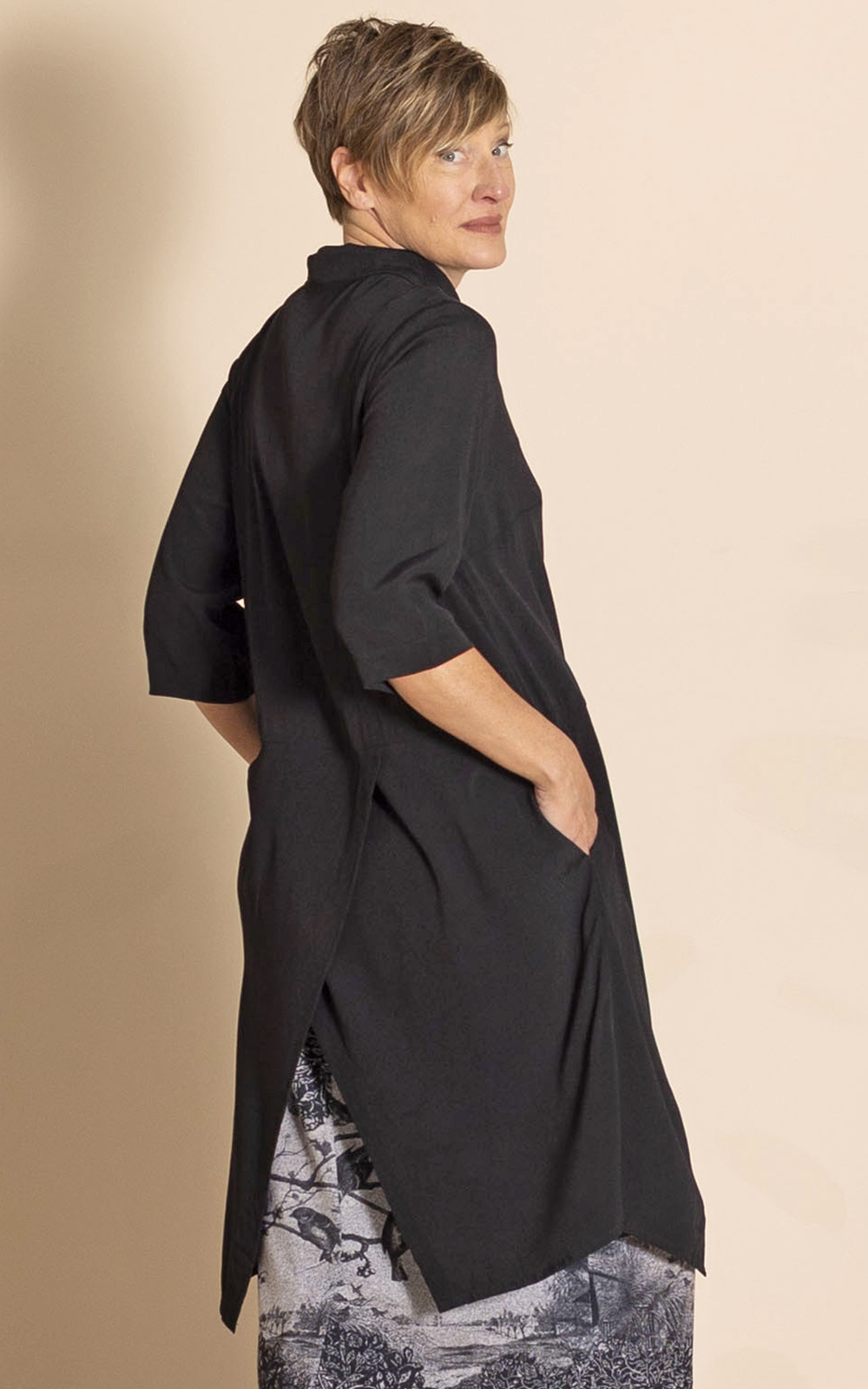 Crepe Long Envelope Shirt product photo.