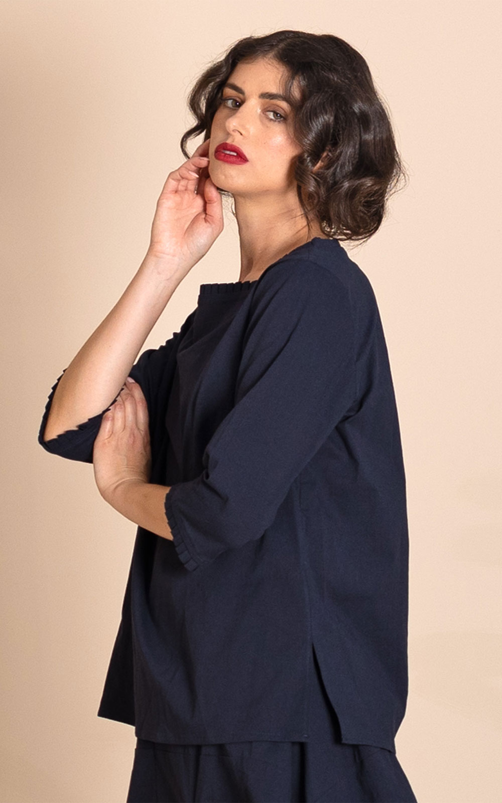 Tabinet Pleat Tee Top product photo.