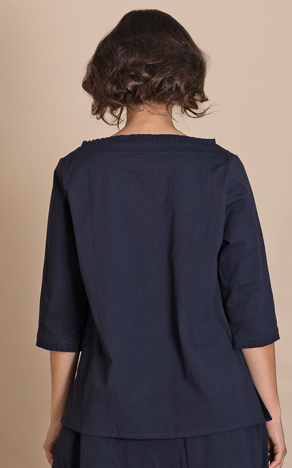Tabinet Pleat Tee Top product photo.
