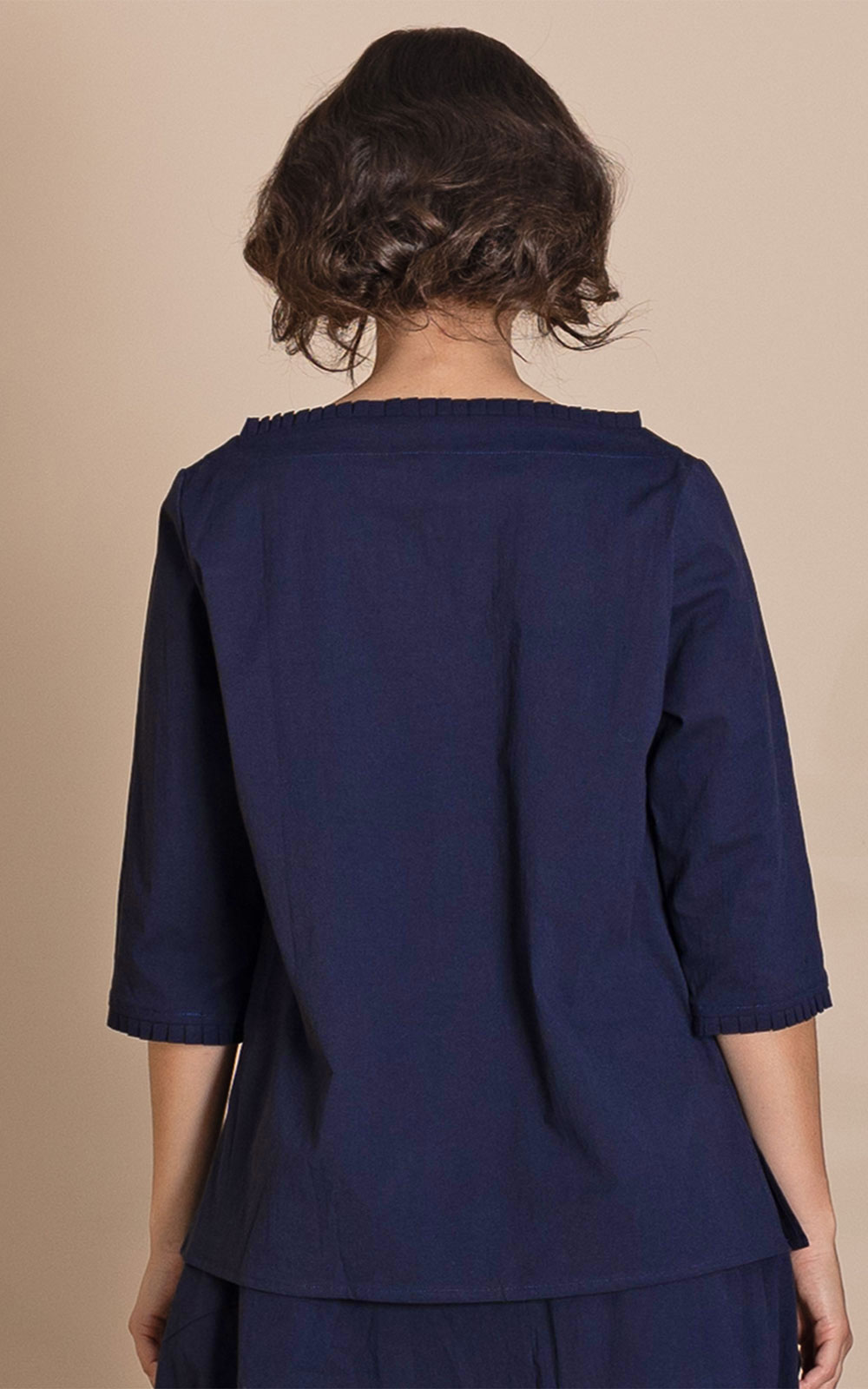 Tabinet Pleat Tee Top product photo.