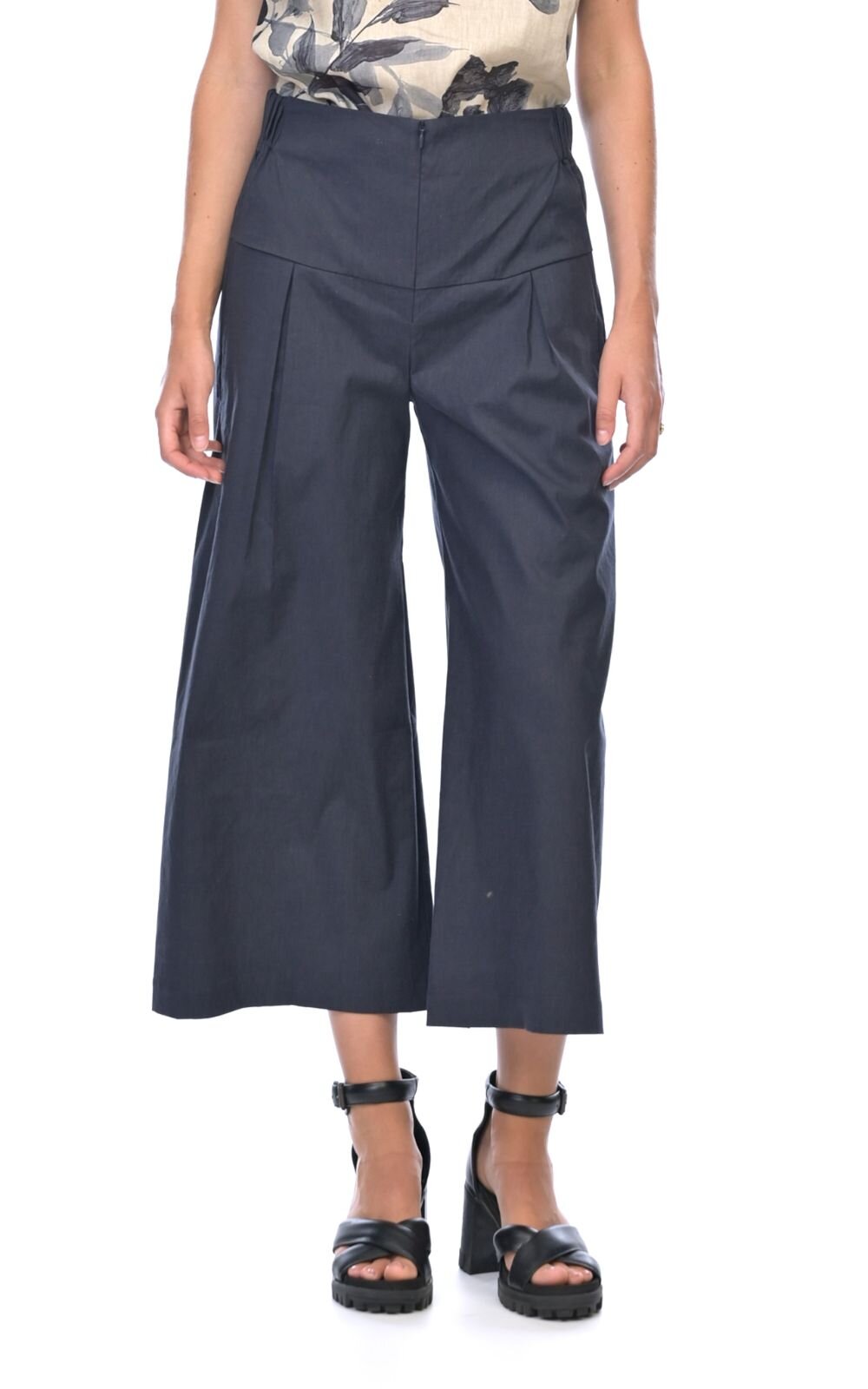 Stretch Linen Flynn Pant product photo.
